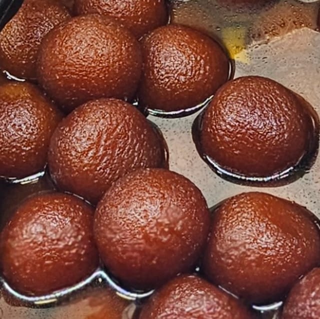 Gulab Jamun (8pcs).